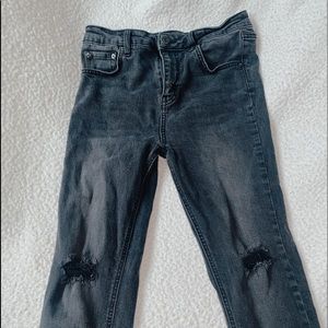 super cute basic black jeans!